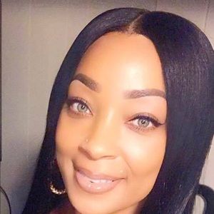 Meet your Posher, Elise